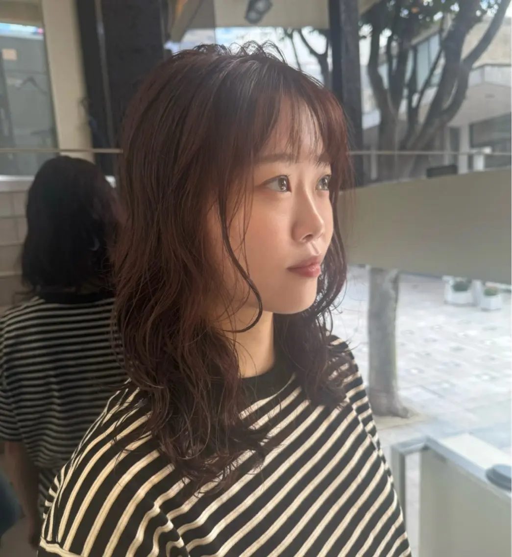 セミロング カット パーマ 八村 一花のヘアスタイル