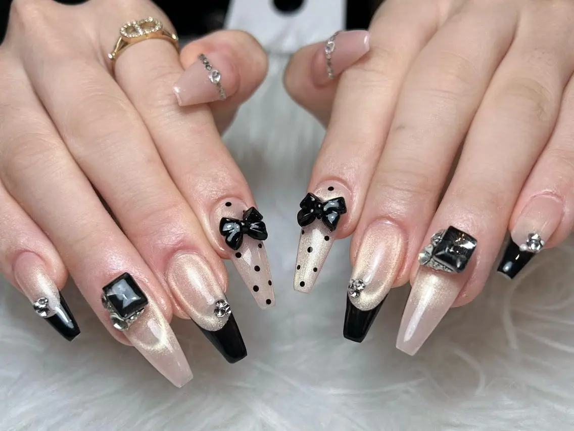 ネイル チークネイル ドット フレンチネイル グラデーション ハート ハンドネイル ハンドケア Eli Muse 新宿ネイルのネイルデザイン