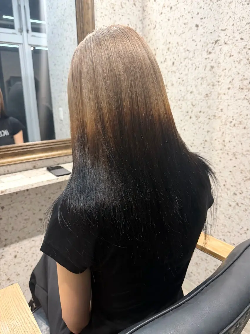 ロング カラー ベージュカラー 黒髪 グラデーションカラー ミルクティーベージュ ヘアカラー SHOTO ハイトー ン/ブロンドカラーのヘアスタイル