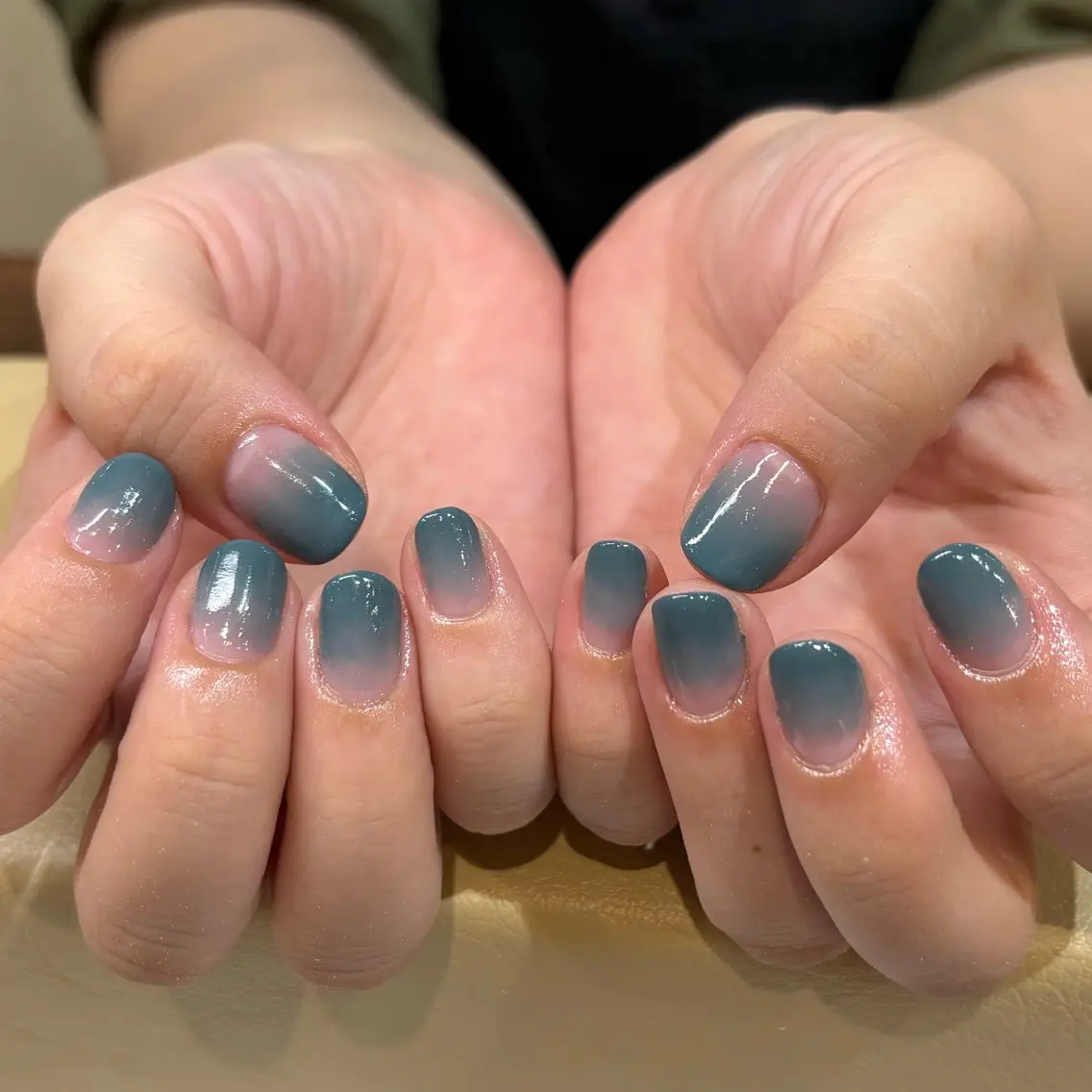 ネイル グラデーション グリーン ハンドネイル nacre nail 川崎🌸rioのネイルデザイン