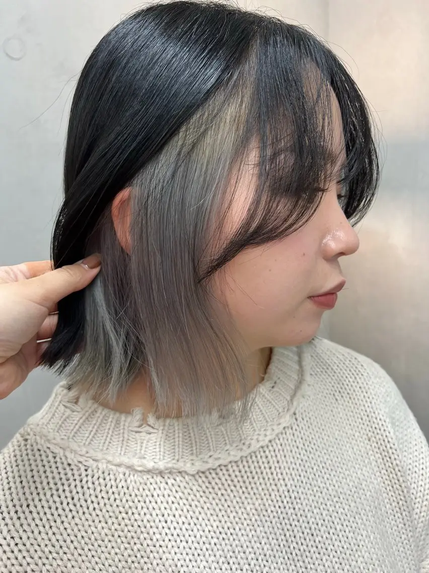 ミディアム カラー ブリーチ シルバー ホワイトシルバー 吉田 夢のヘアスタイル
