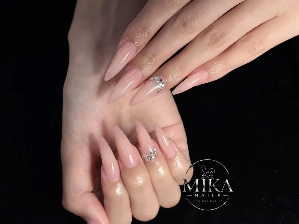 ネイル ガーリー キラキラネイル 韓国ネイル ロングネイル シンプルネイル ハンドネイル 🦊Genie🦊 Mika Nailsのネイルデザイン