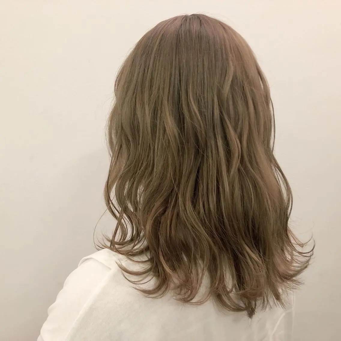 セミロング カラー ベージュカラー ミルクティーベージュ メンズ レイヤー ウルフ 弓木啓輔のヘアスタイル