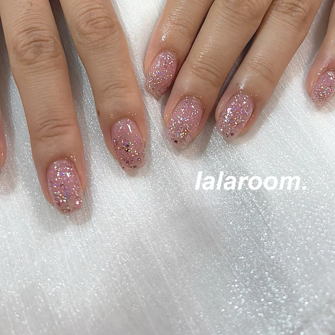 ネイル キラキラネイル マグネットネイル オフィスネイル ワンカラーネイル シンプルネイル ハンドネイル lala room.のネイルデザイン