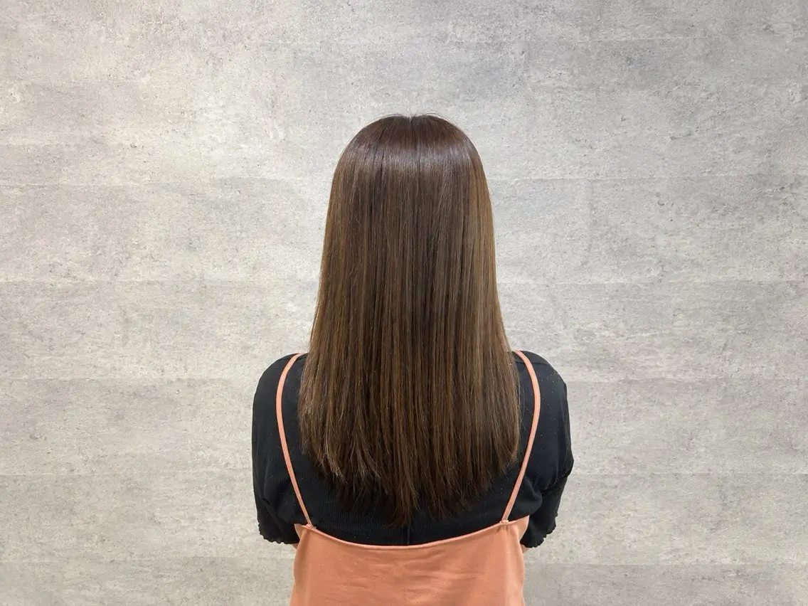 ロング ヘアカラー 宮本 莉奈のヘアスタイル