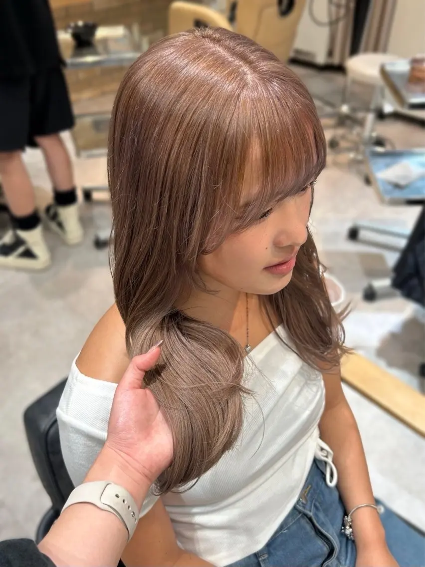 ロング カラー ベージュカラー ヘアカラー 美髪縮毛 COCOROのヘアスタイル