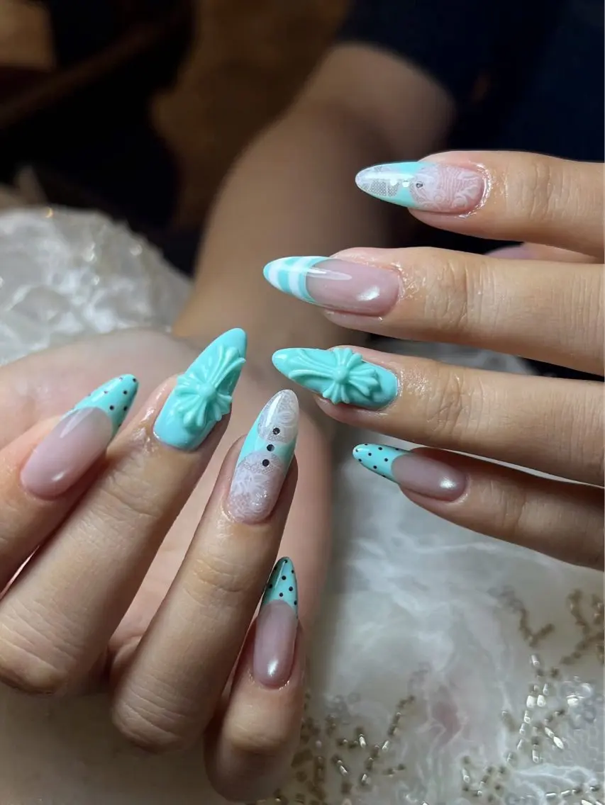 ネイル アートネイル ボルドー フレンチネイル ジェルネイル 氷ネイル・うるうるネイル ハンドネイル Julie Nail Rinのネイルデザイン