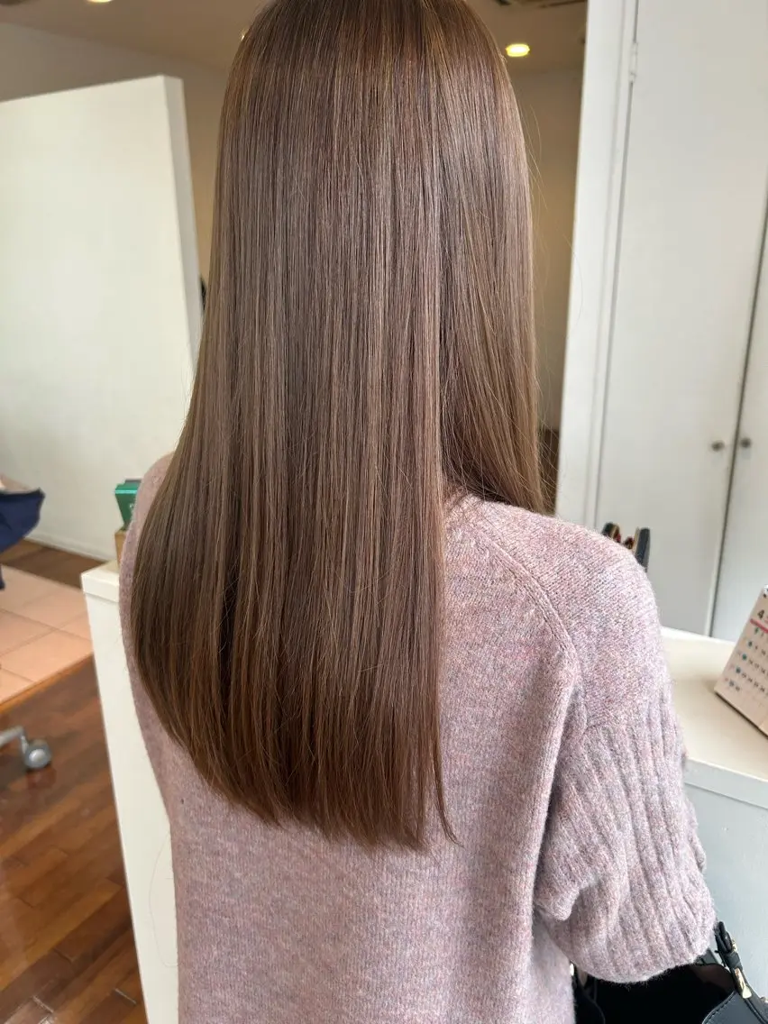 ロング カラー グレージュ オリーブグレージュ オリーブグレー 髪質改善 トリートメント ヘアカラー トリートメント attrice 秋山梨紗のマツエク・マツパデザイン