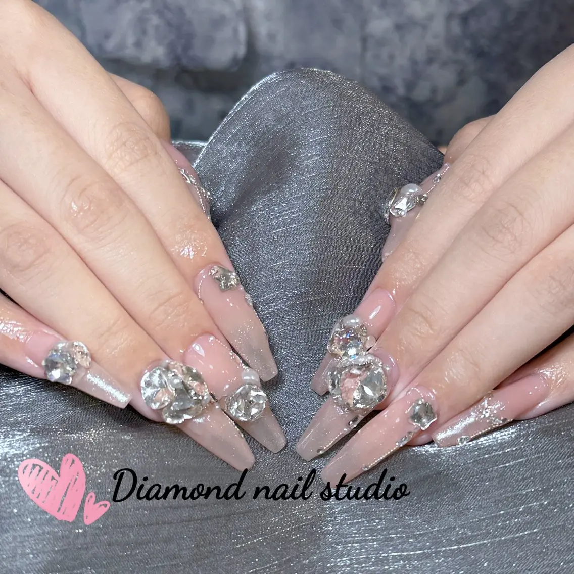 ネイル アートネイル オーロラネイル フラッシュネイル ガーリー キラキラネイル ハンドネイル Una NAILMANAMIのネイルデザイン