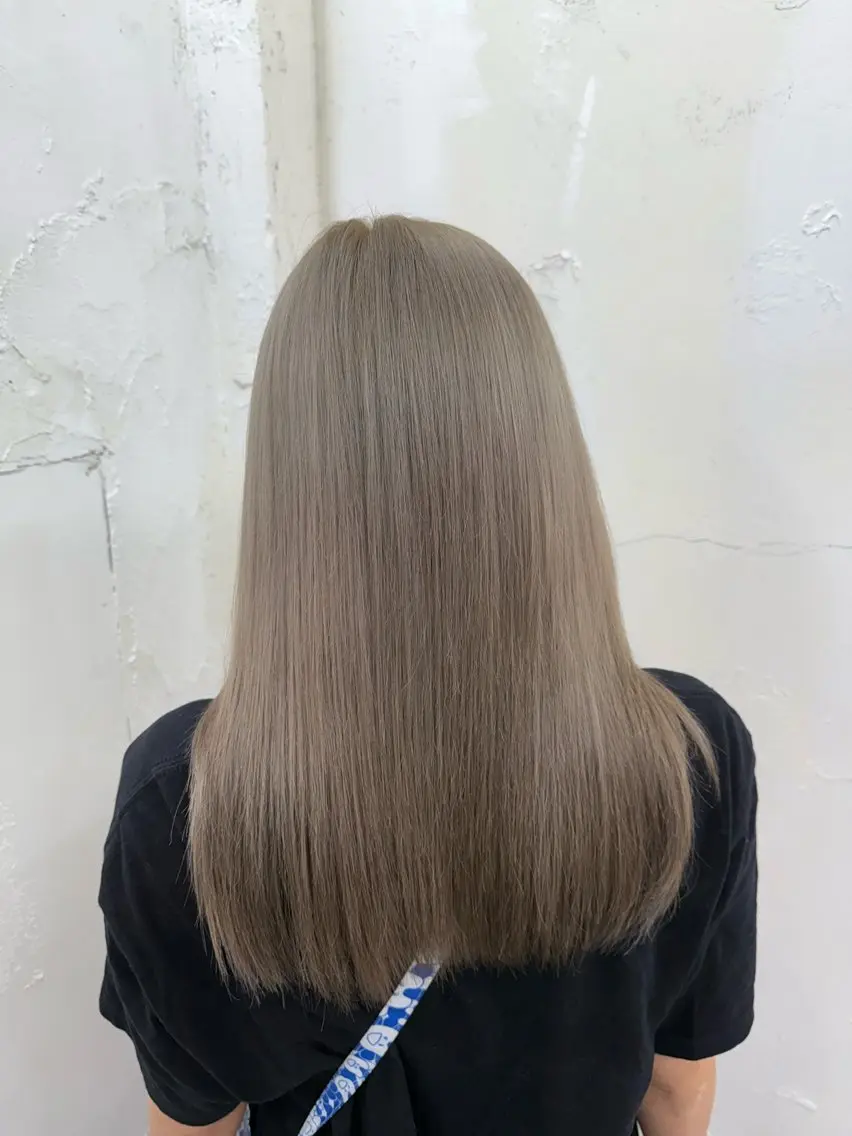 セミロング カラー ダブルカラー グレージュ ヘアカラー トリートメント 𝙃𝘼𝙍𝙐🎀 韓国×エクステのヘアスタイル