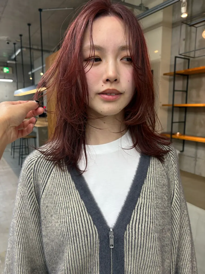 ミディアム カラー ヘアアレンジ ミディアムレイヤー ブリーチ ブリーチなしカラー レッドカラー レイヤーカット son hair HIROEのヘアスタイル