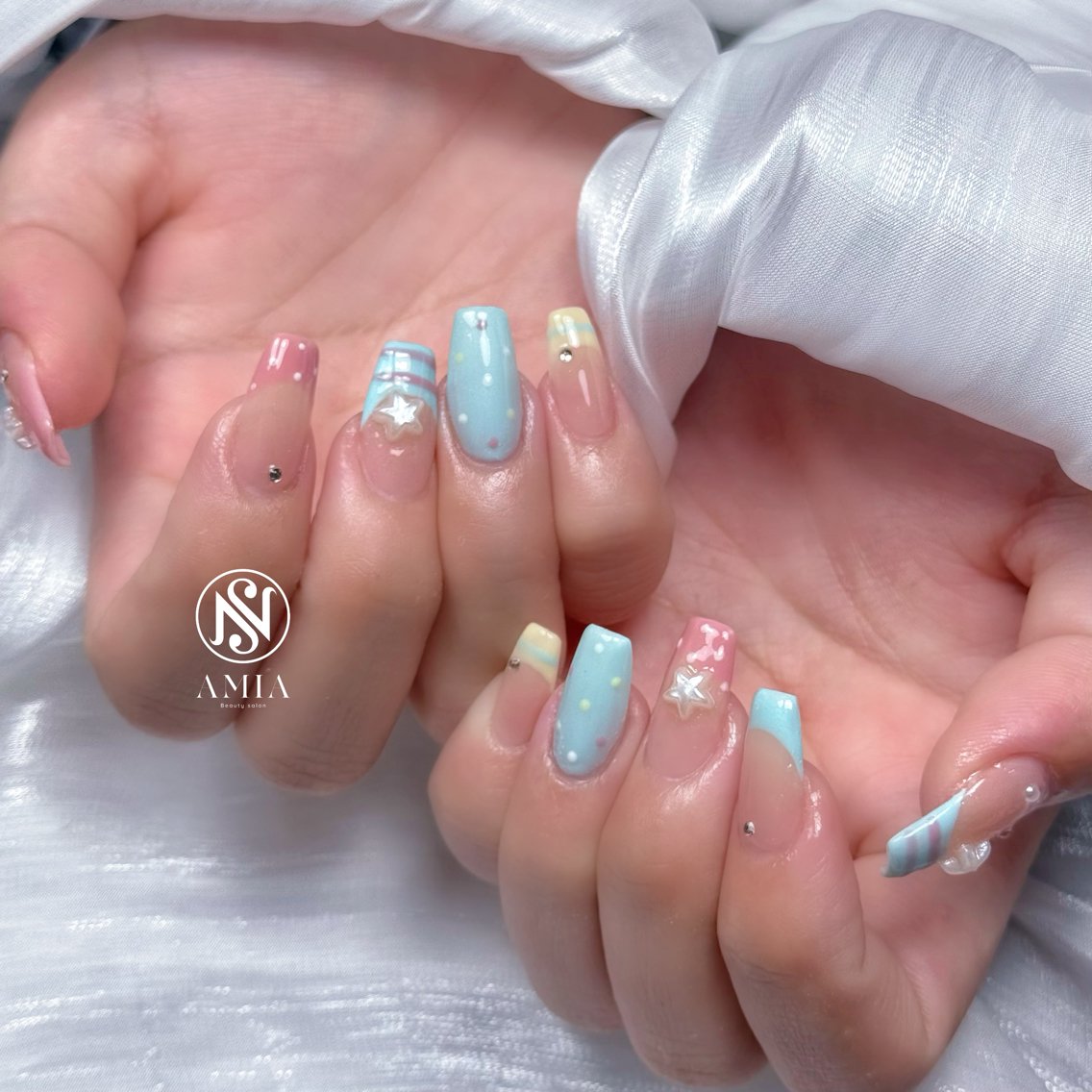 セミロング ハンドネイル 🌟AMIA BEAUTY🌟のネイルデザイン