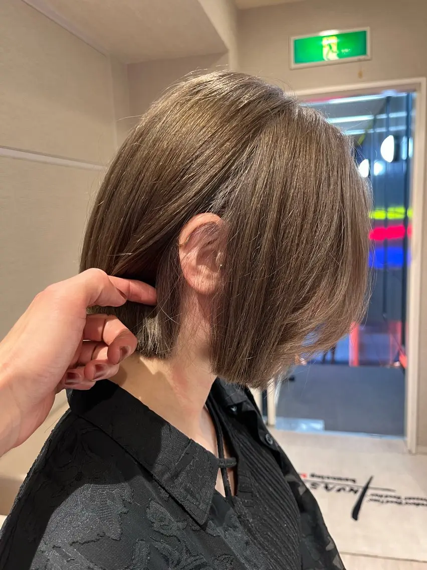 ミディアム カラー グレージュ ミルクティーグレージュ ボブ 顔周りカット dogstar小林諒 パーマ/レイヤーのヘアスタイル