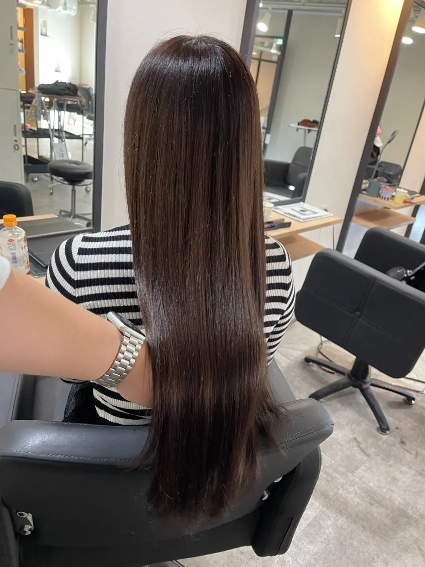 ロング カラー トリートメント ブリーチ縮毛矯正 LAFFYuiのヘアスタイル