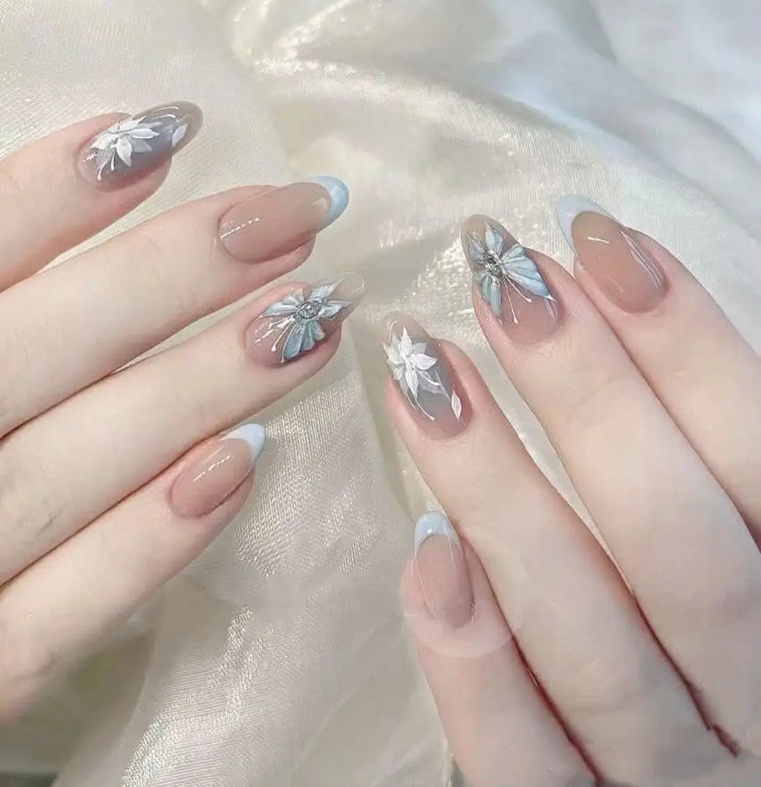 ネイル MQueen ネイルサロンのネイルデザイン