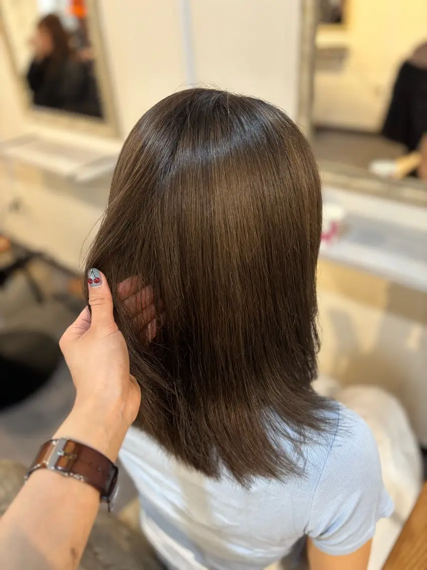 ミディアム カラー ブリーチ 透明感カラー グレージュ ヘアカラー 山本なつみ/透明感 /レイヤー/ブリーチのヘアスタイル