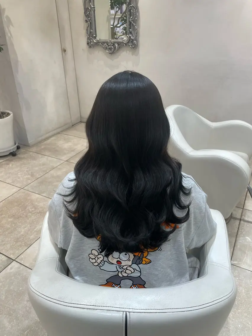 ロング カラー ヘアカラー トリートメント 佐久間 柊里のヘアスタイル