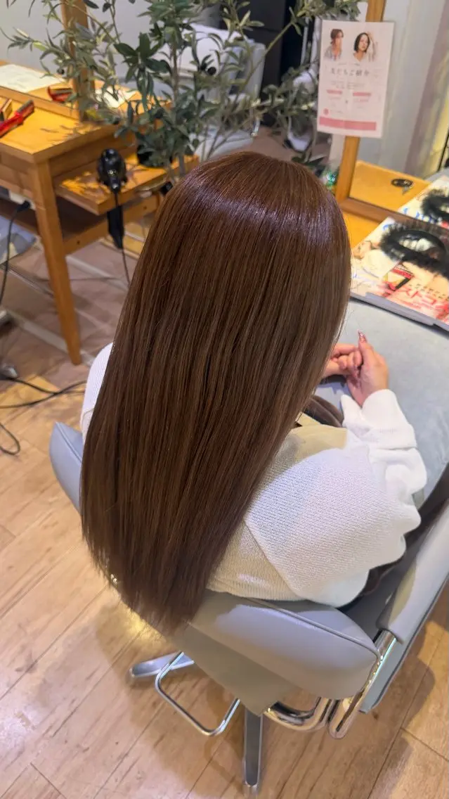 ロング カラー アッシュ ブリーチ 透明感カラー ヘアカラー 砂川 瑠菜のヘアスタイル
