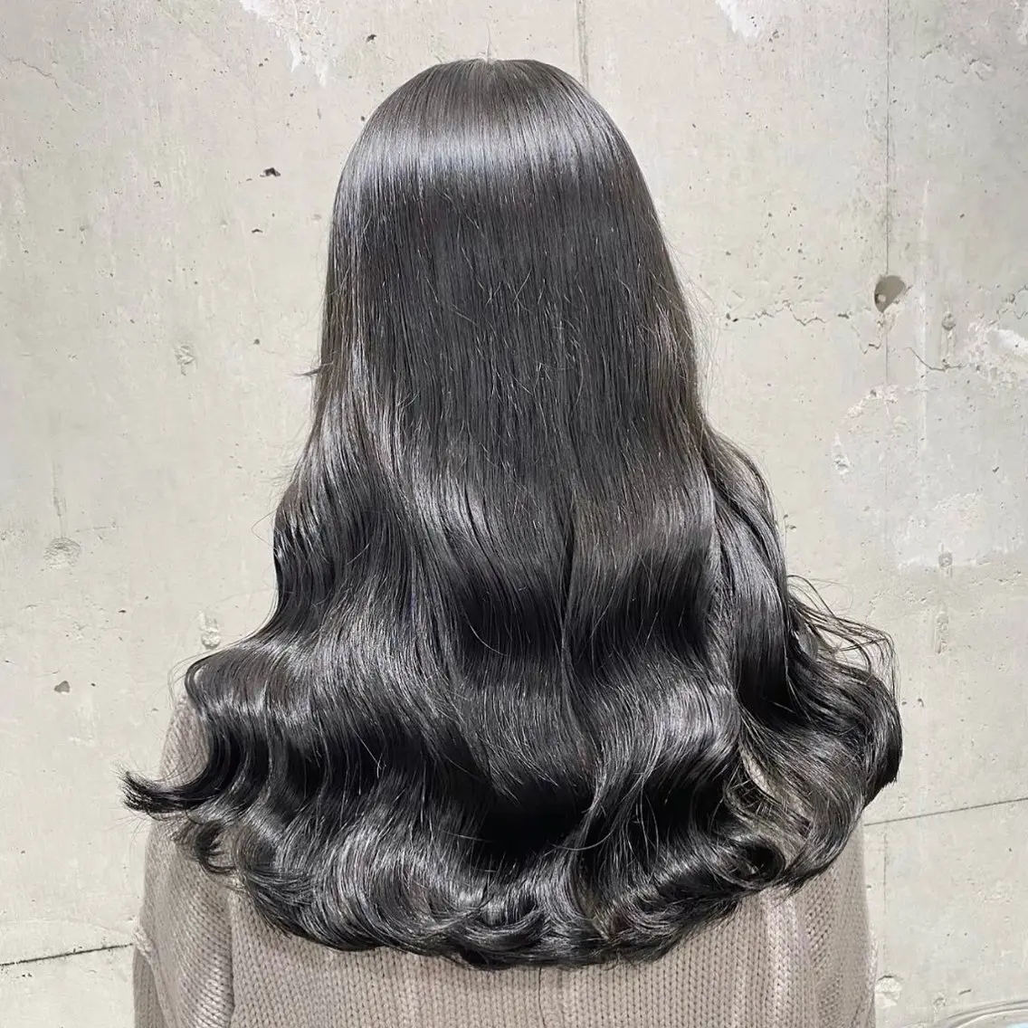 パーソナルカット&就活生応援🕴️黒染めを使わない暗染め&ベーストリートメント💖また明るくしようと考えている方是非✨の写真