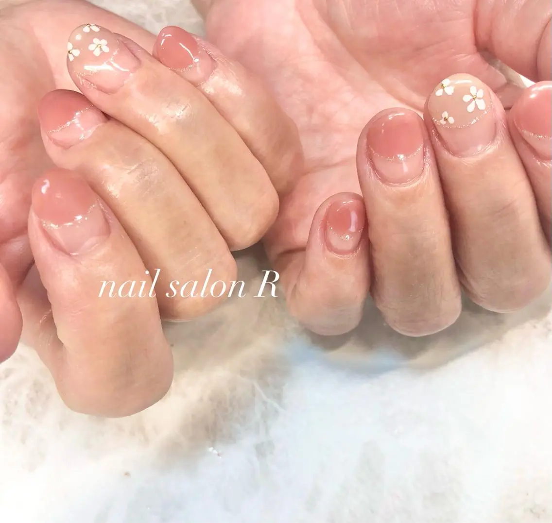 ネイル フラワーネイル フレンチネイル nail salon Rのネイルデザイン