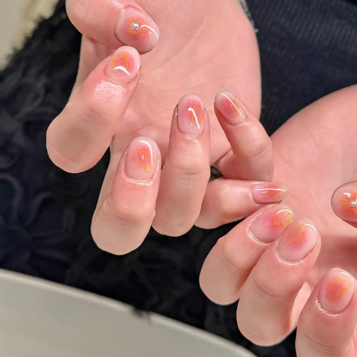 ネイル チークネイル フラワーネイル 春ネイル ハンドネイル pointillé .ayaのネイルデザイン