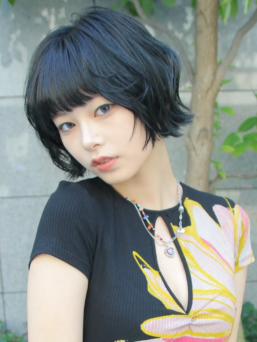 ショート カラー i'll アシスタントのヘアスタイル