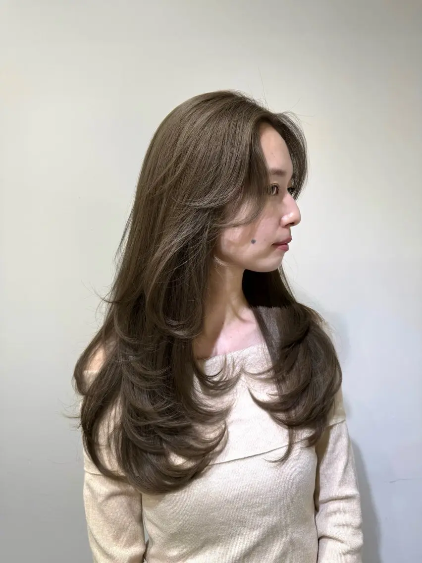 ロング カラー ミディアムレイヤー 添田晃基のヘアスタイル