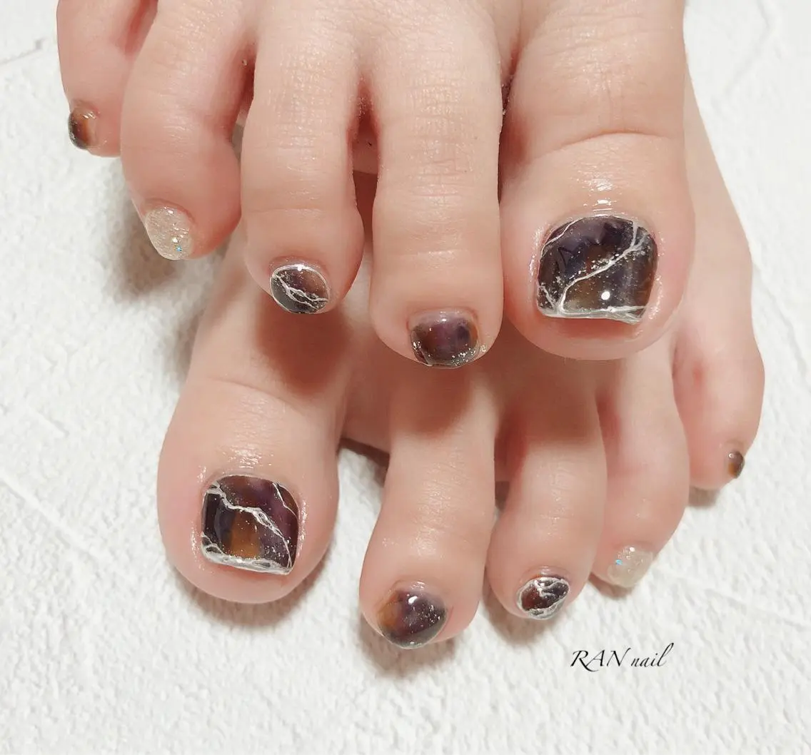 ネイル フットネイル ゴールド ネイビー オフィスネイル ワンカラーネイル ハンドネイル フットネイル RAN nailのネイルデザイン