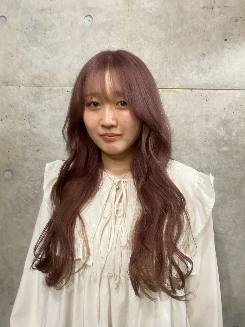 ロング カラー 顔まわりレイヤー 顔周りカット レイヤーカット ブリーチカラー🎀 LiLi🫧のヘアスタイル