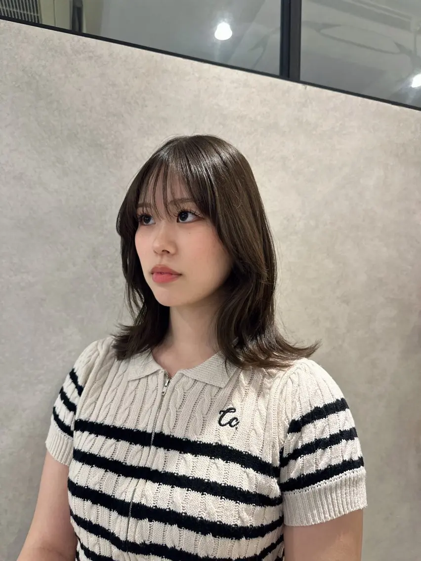 ミディアム くびれヘア 顔周りカット レイヤーカット 亀井 咲那のヘアスタイル