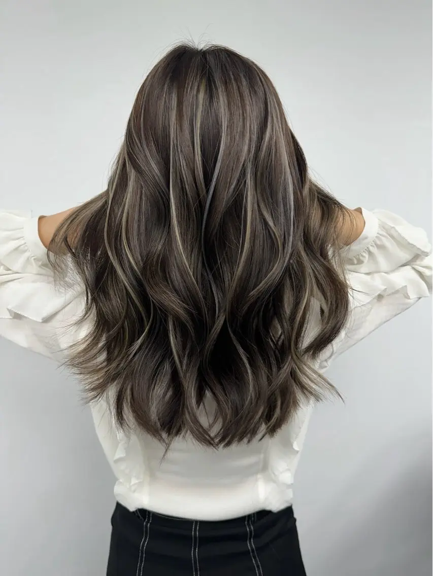 ロング カラー シールエクステ バレイヤージュ ベージュカラー ブリーチ ケアブリーチ カット ヘアカラー 大阪梅田/レイヤー/ ハイライト/yuuのヘアスタイル