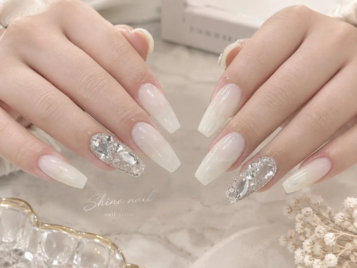 ネイル shine 🎀 長さ出し専門のネイルデザイン