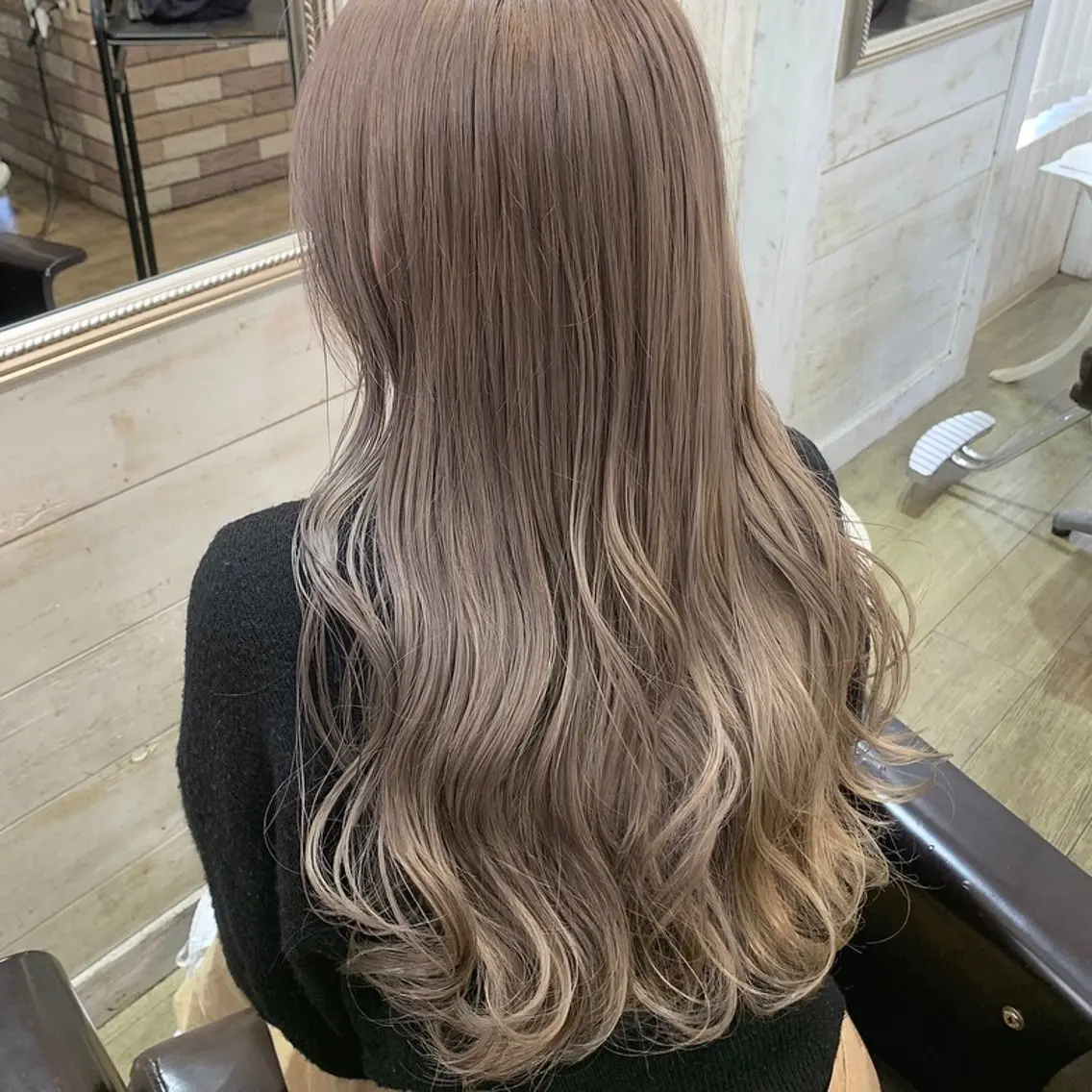 ロング カラー ブロンド グレージュ カット ヘアカラー regalo Acari🍎のヘアスタイル