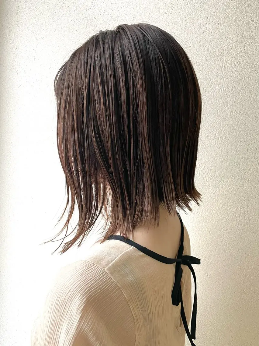 ショート カラー 前下がりボブ アッシュ ラベンダーカラー ラベンダーアッシュ ボブ 沢田 瞳のヘアスタイル