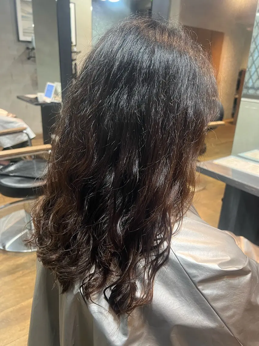 セミロング カット パーマ 脇山 真生のヘアスタイル