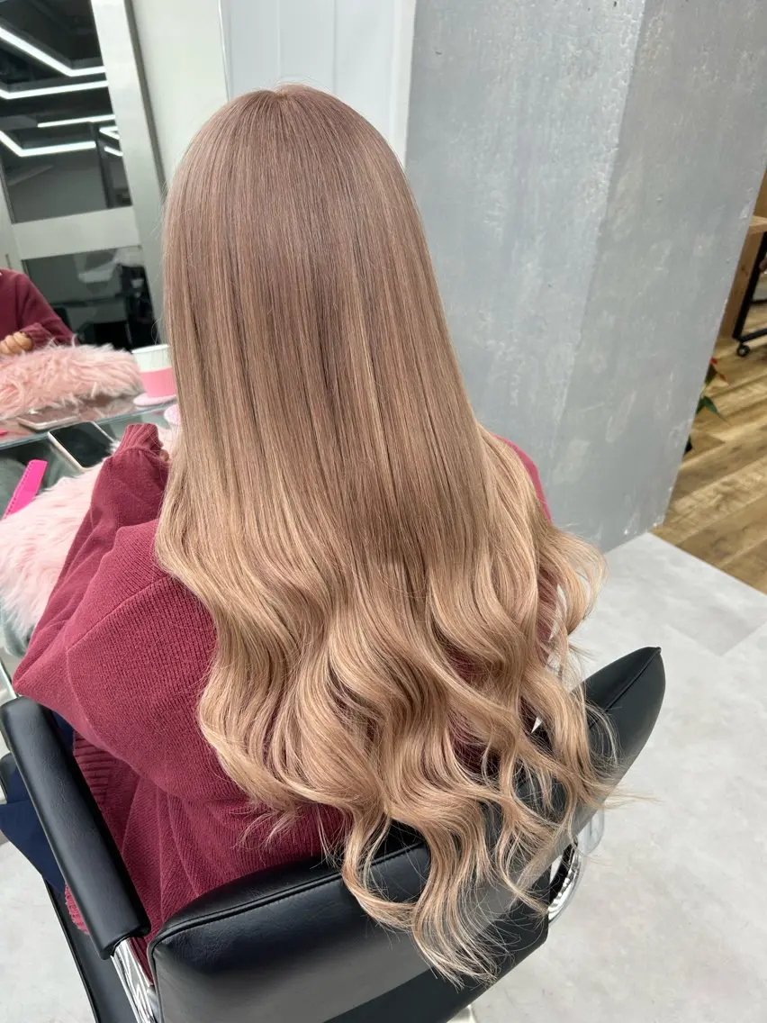 ロング カラー シールエクステ ベージュカラー ブリーチ ハイトーンカラー ミルクティーベージュ ヘアカラー エクステ 横浜ハイトーン‪ エクステ/あやかのヘアスタイル