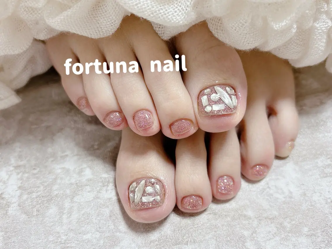 ネイル フラッシュネイル フットネイル Nail •Head スパFortunaのネイルデザイン