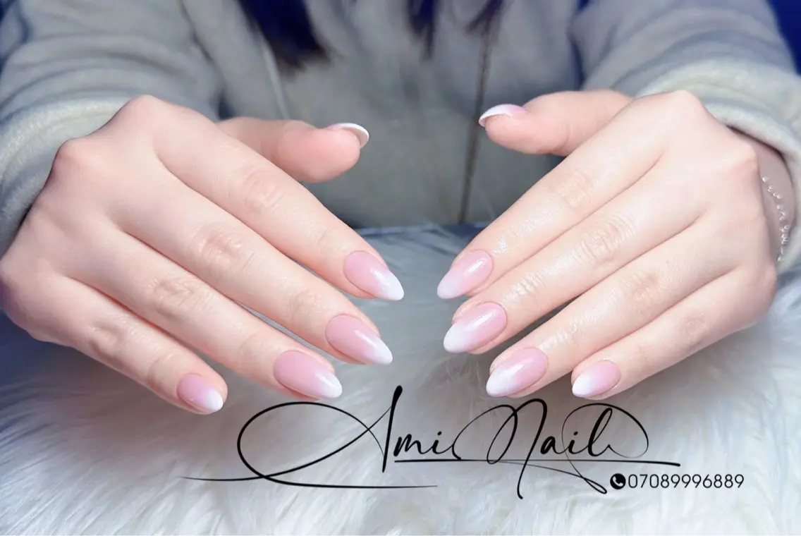 ショート Ami Nails 1のネイルデザイン
