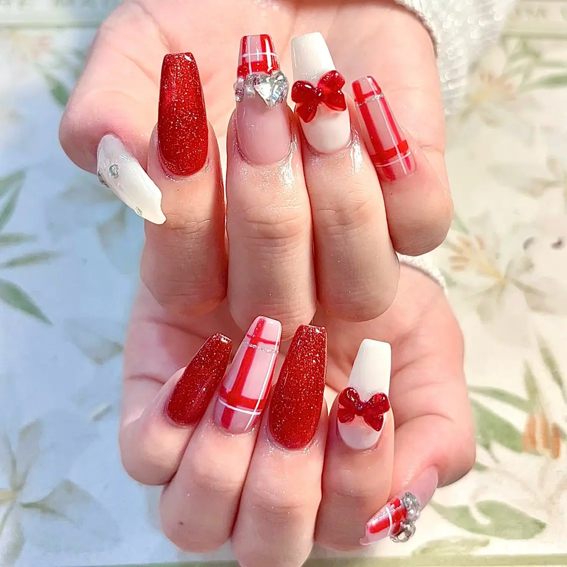 ネイル ハンドネイル 🎀kira 長さだし💗モチ最高のネイルデザイン
