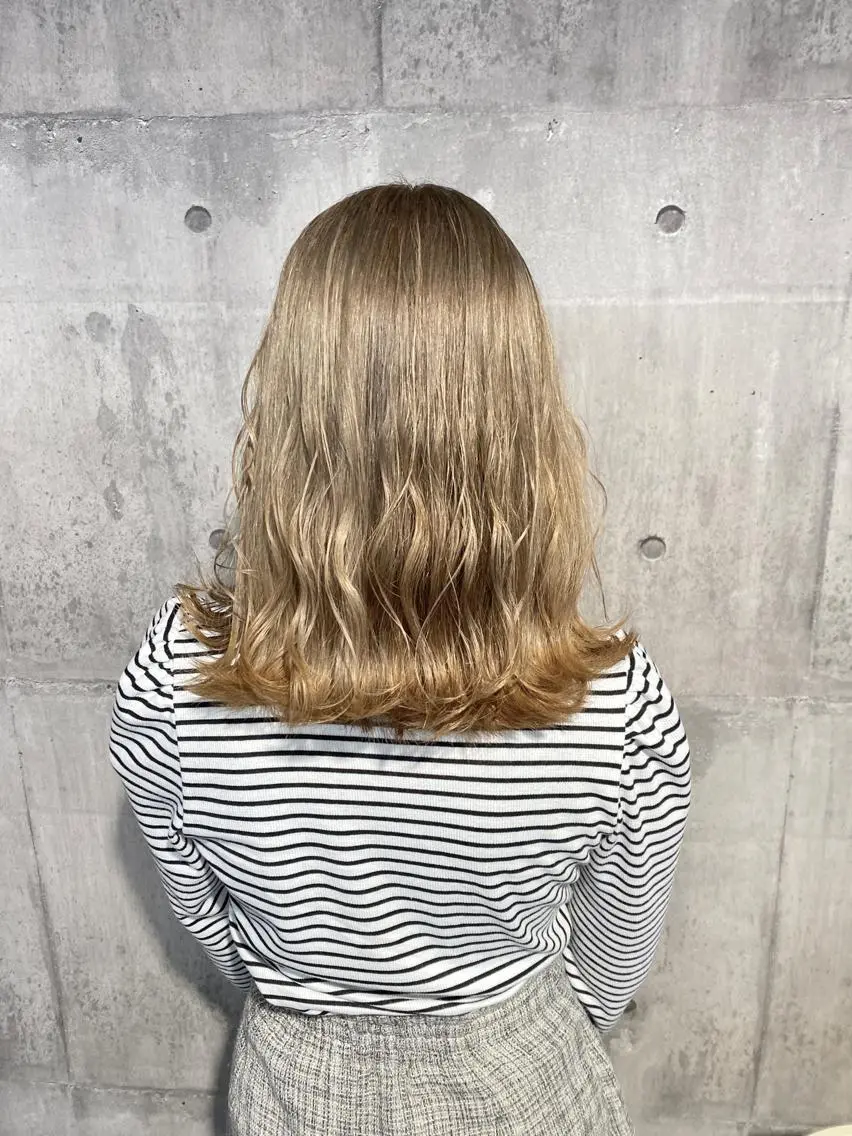 【🌻ハイトーンにしたい方🌻】カット＋2回ケアブリーチ＋カラーの写真