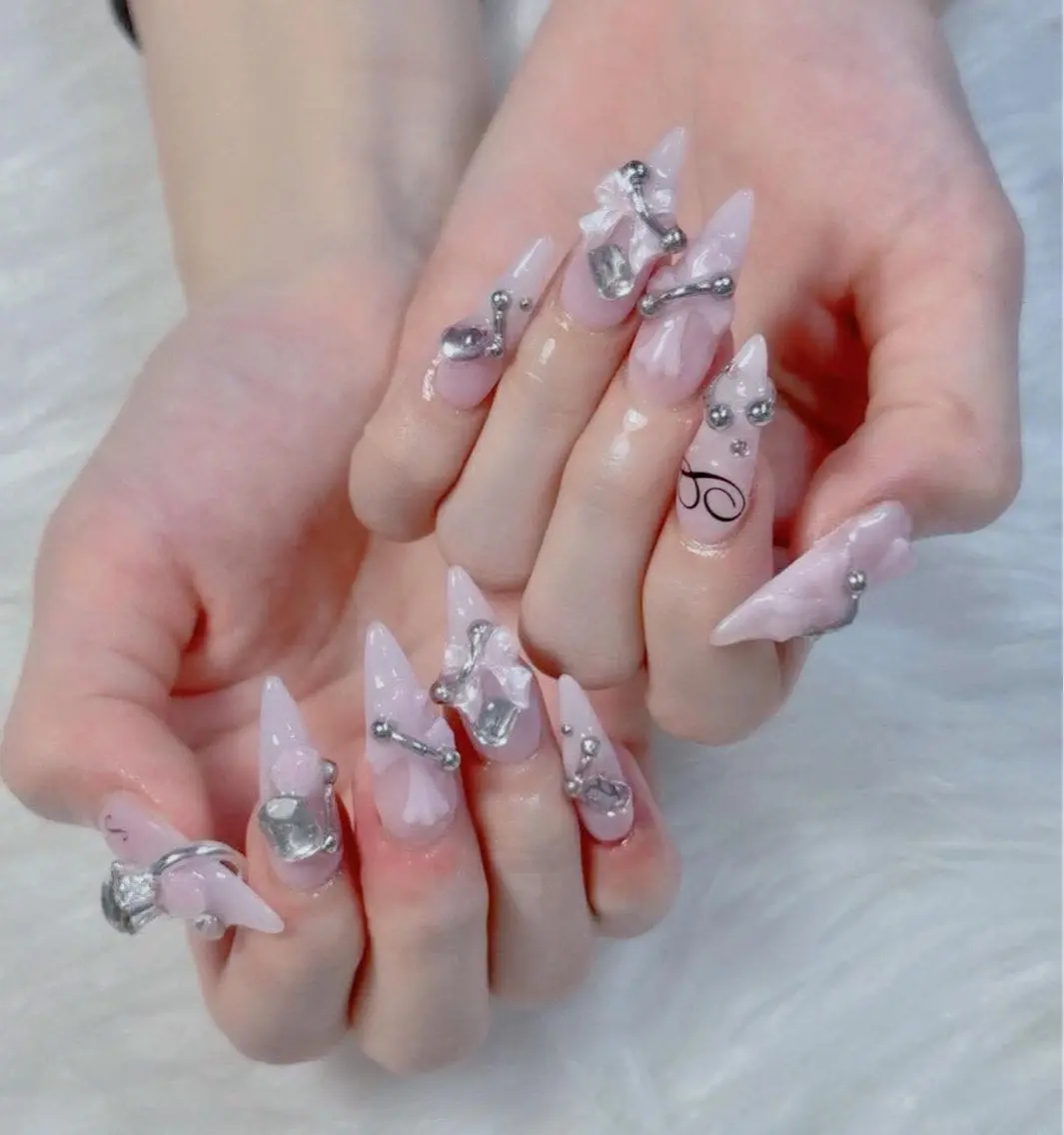 ネイル 長さ出し フレンチネイル グラデーション キラキラネイル 韓国ネイル ハンドネイル Hana Nail Salonのネイルデザイン