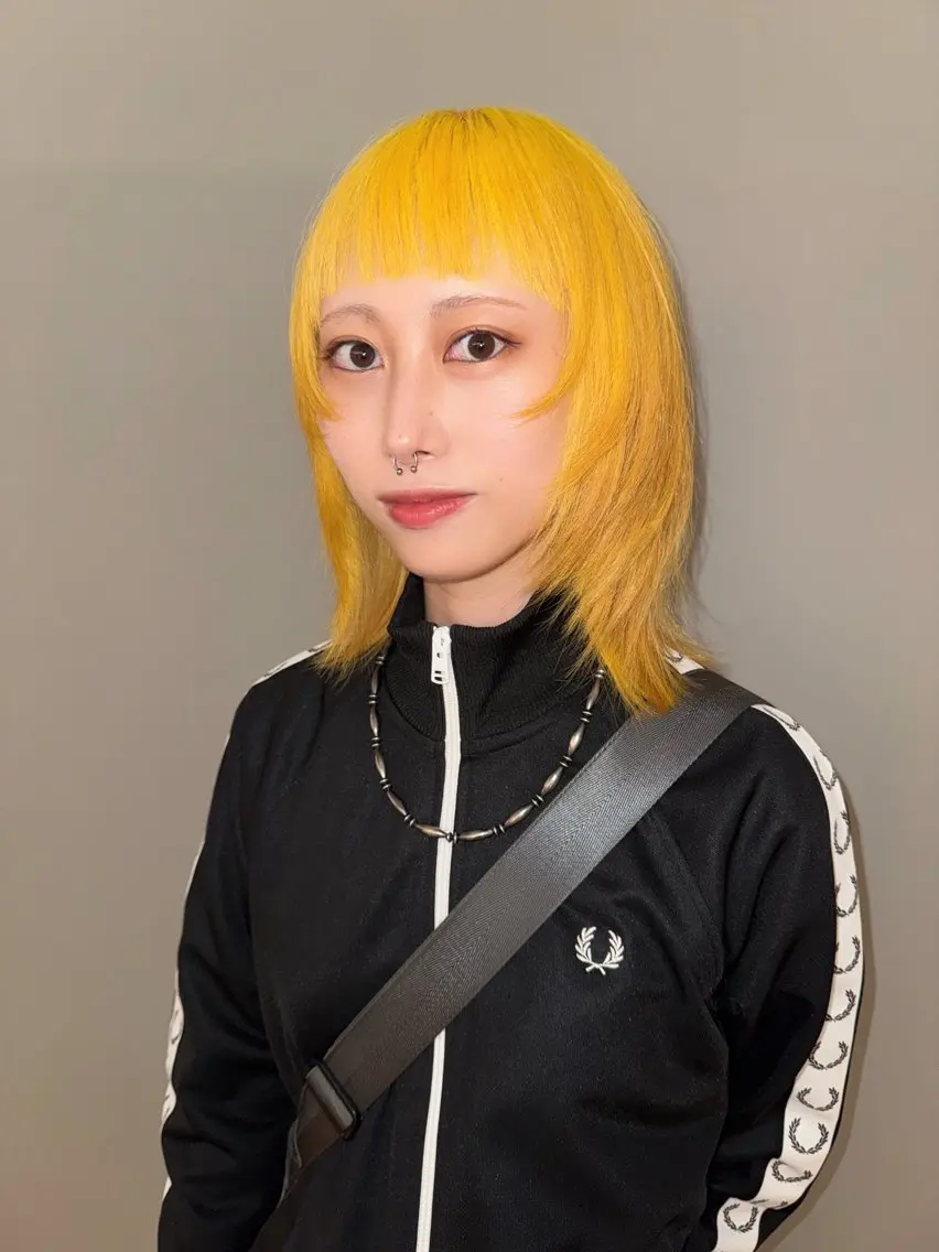 ミディアム カラー ブリーチ デザインカラー ハイトーンカラー イエローカラー レイヤーカット カット ヘアカラー トリートメント 岡崎パーマ noiのヘアスタイル