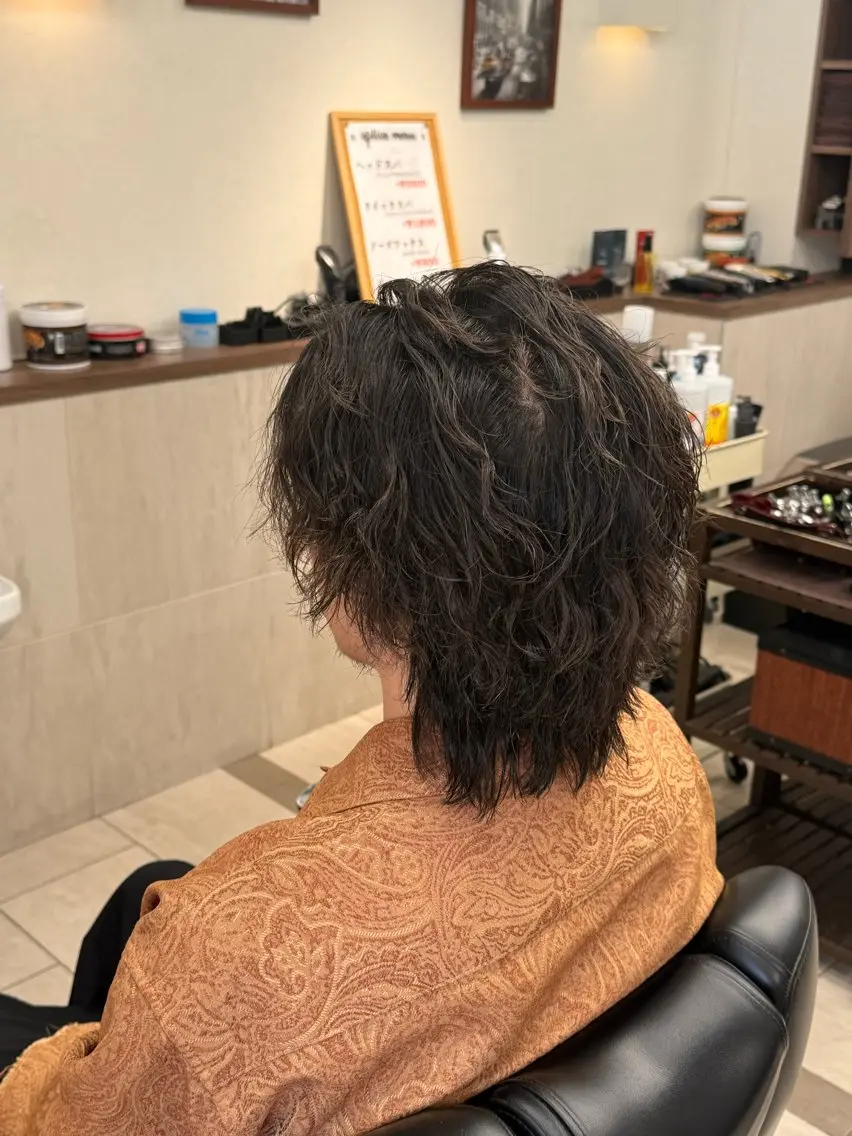 ミディアム パーマ メンズ ミディアムパーマ メンズパーマ 波巻きパーマ カット パーマ フルハタヒロト 六本木理容師のヘアスタイル