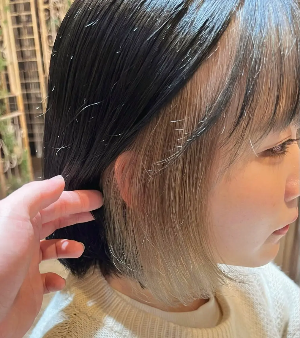 カラー ブリーチ 大塚 実優のヘアスタイル