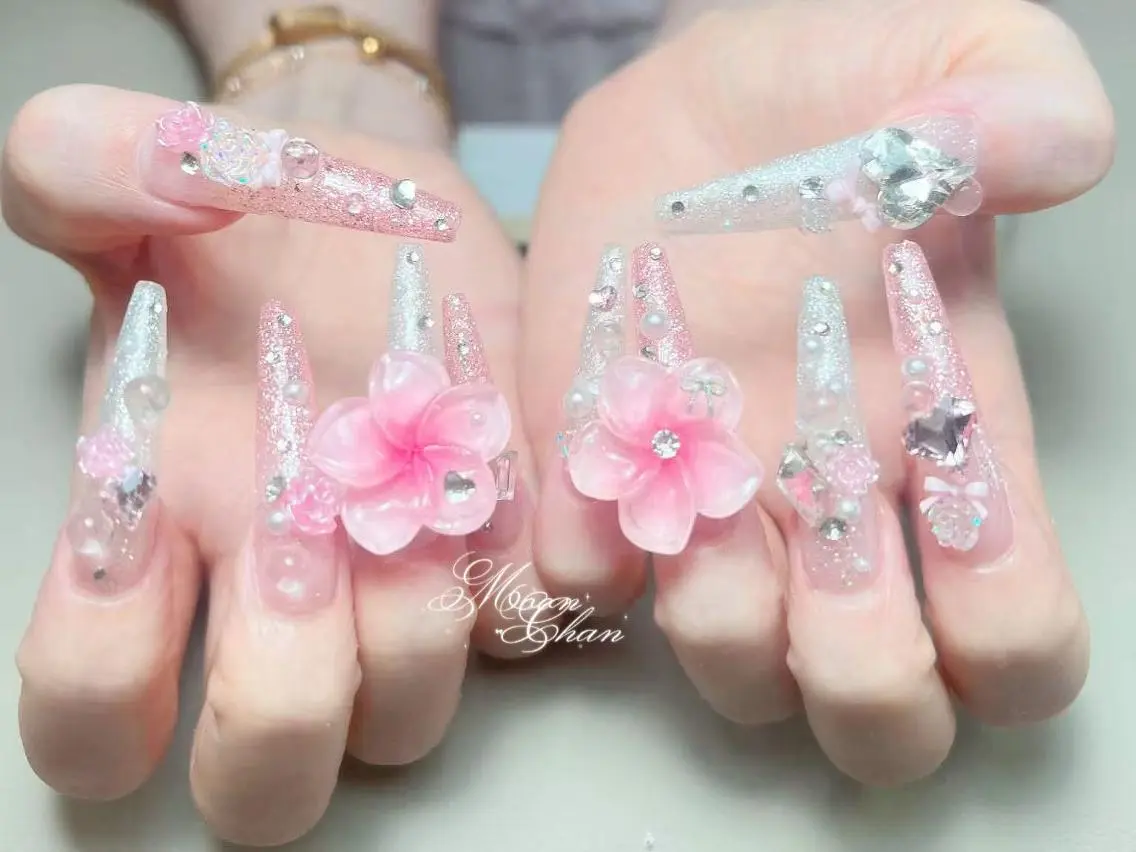 ネイル 長さ出し フラワーネイル ゴージャス キラキラネイル 韓国ネイル ハンドネイル k.bi nailsalonのネイルデザイン