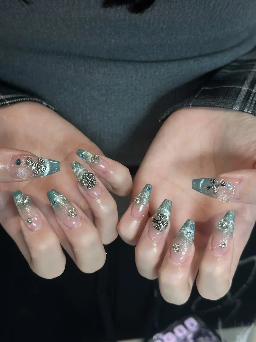 ネイル オーロラネイル ボルドー ブラウン 氷ネイル・うるうるネイル キラキラネイル Julli NailStudioのネイルデザイン