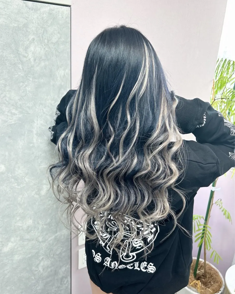 ロング 心斎橋/プルエクステ ハイトーン/カットのヘアスタイル
