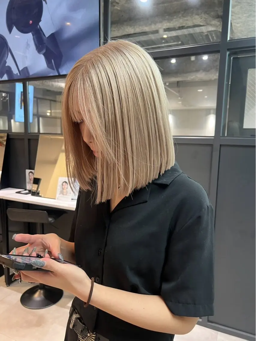 カラー 切りっぱなしボブ ベージュカラー ブリーチ 透明感カラー デザインカラー ブリーチカラー/ ruiruiのヘアスタイル