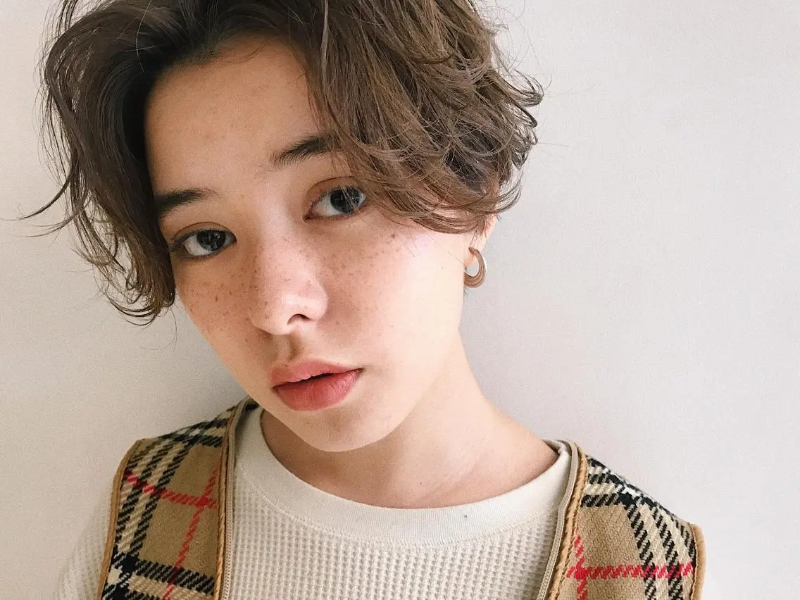 ショート カラー パーマ ヘアアレンジ ハンサムショート ショートヘア 小顔カット カット ヘアセット 松田 亮葉のヘアスタイル