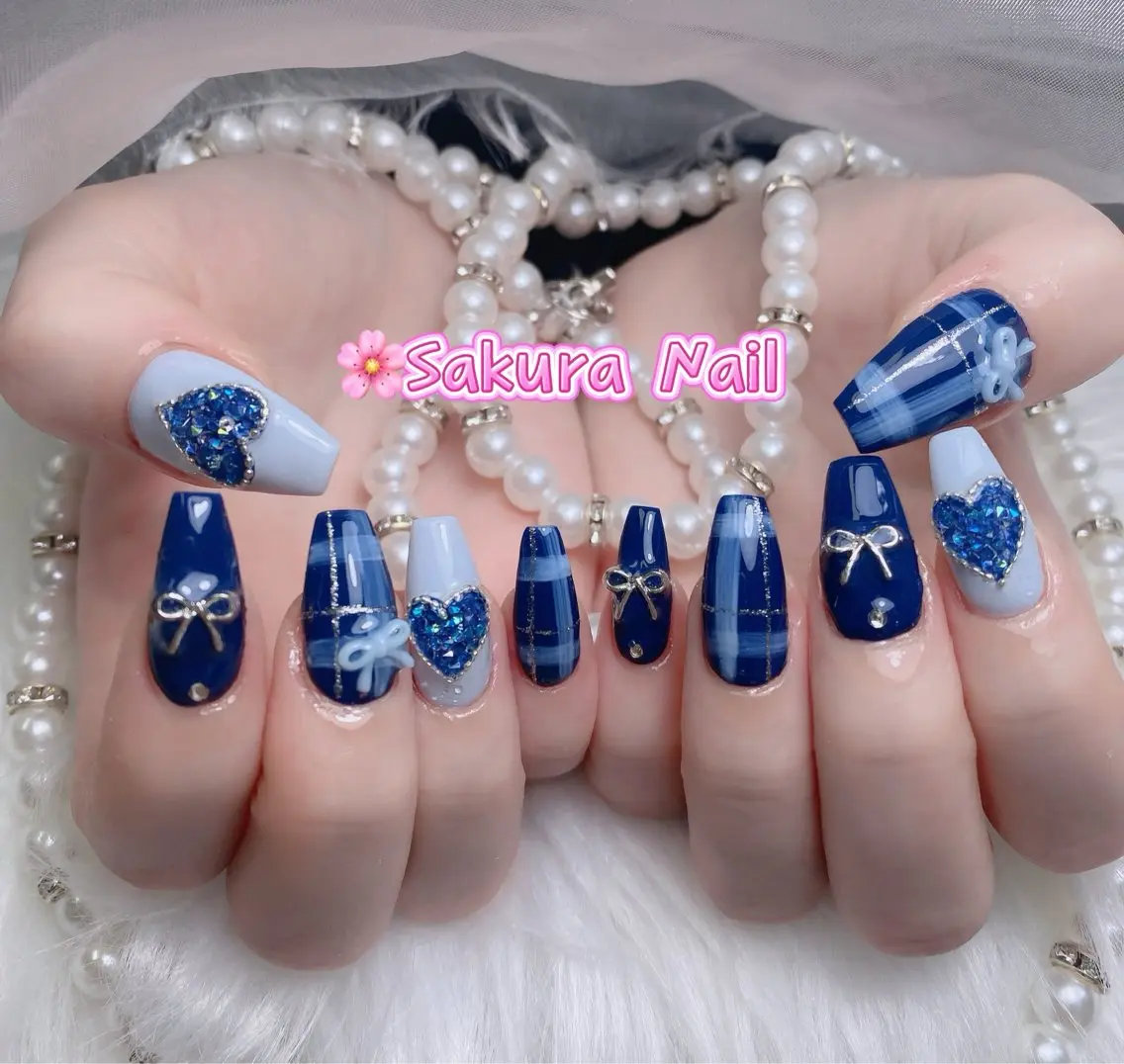 ネイル アートネイル オーロラネイル ボルドー チークネイル フレンチネイル ハンドネイル Sakura Nail Salonのネイルデザイン